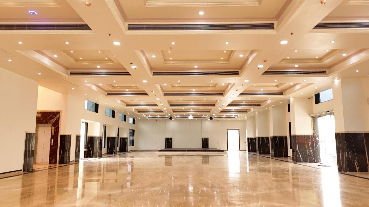 Hotel Vedika Garden Āmbavna Zewnętrze zdjęcie