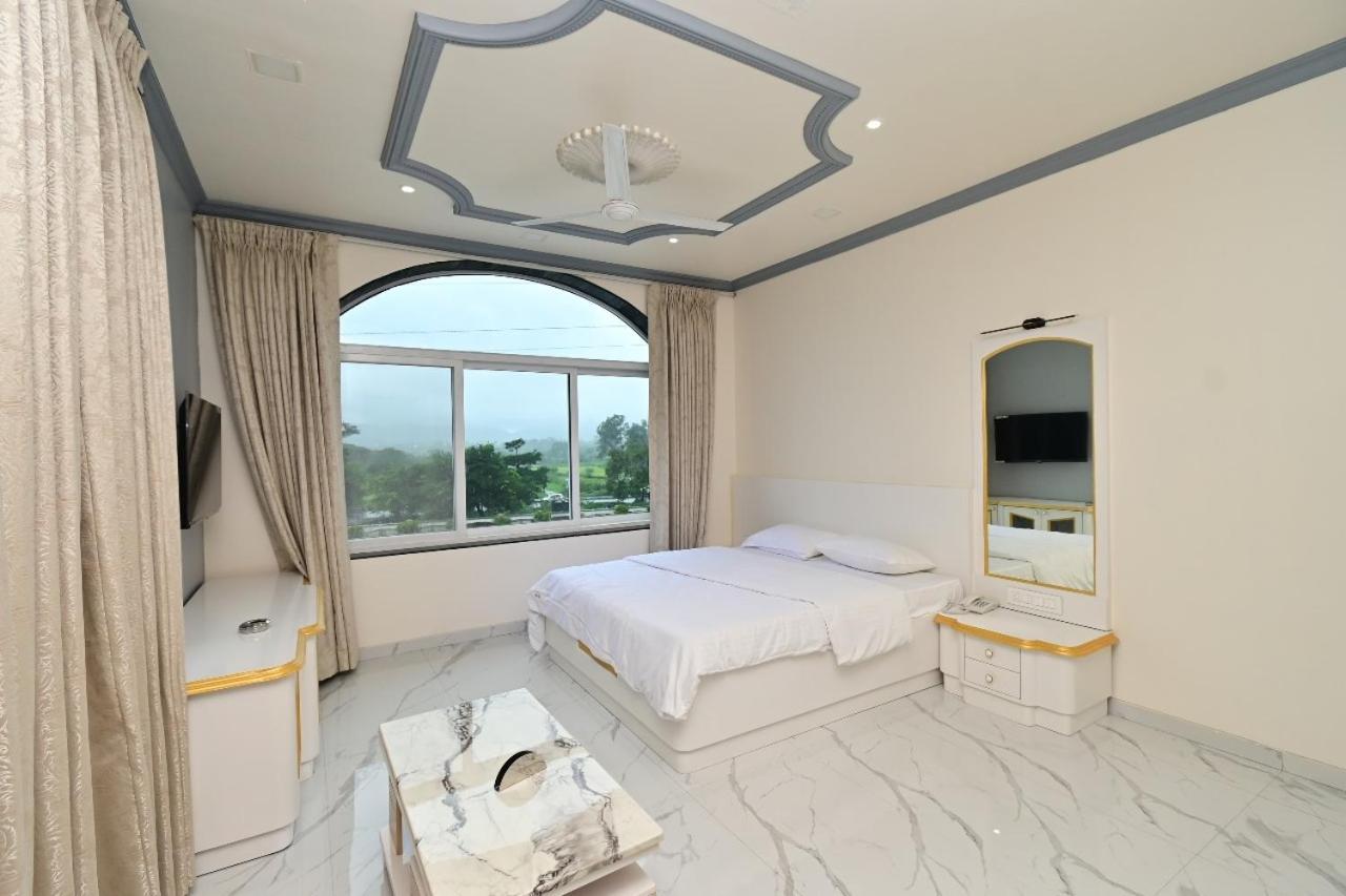 Hotel Vedika Garden Āmbavna Zewnętrze zdjęcie
