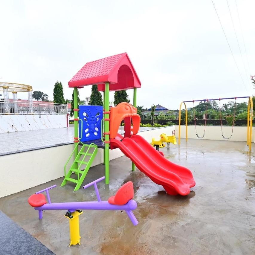 Hotel Vedika Garden Āmbavna Zewnętrze zdjęcie